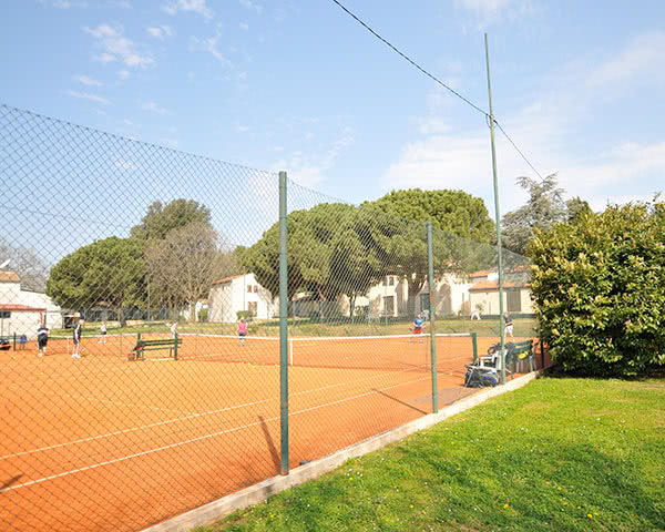 Schülerfahrt Ferienanlage Villas Rubin- Tennisplatz