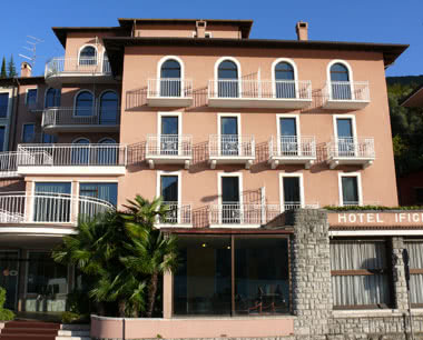 Schulfahrten Gardasee 3*** Hotel Ifigenia: Außenansicht