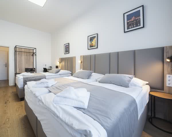 Hotel Leon - Mehrbettzimmer