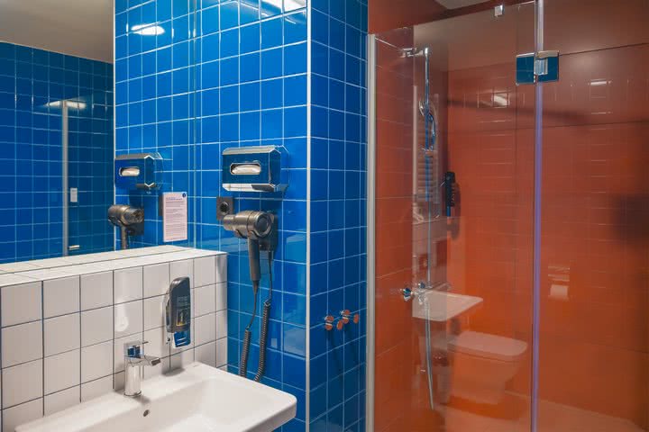 Meininger Barcelona - Badezimmer
