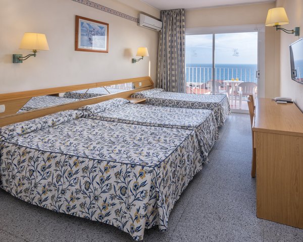 Hotel in Calella - Mehrbettzimmer