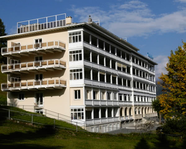 Schulfahrten Youth Palace Davos- Außenansicht