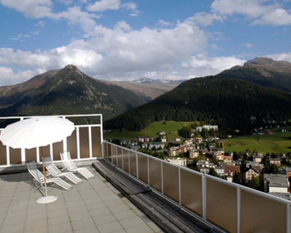 Studienfahrten Youth Palace Davos- Dachterrasse