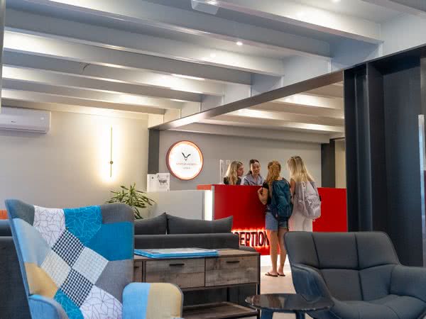 Athens Hawks Urban Hostel - Rezeption