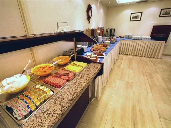 Economy Hotel - Frühstücksbuffet