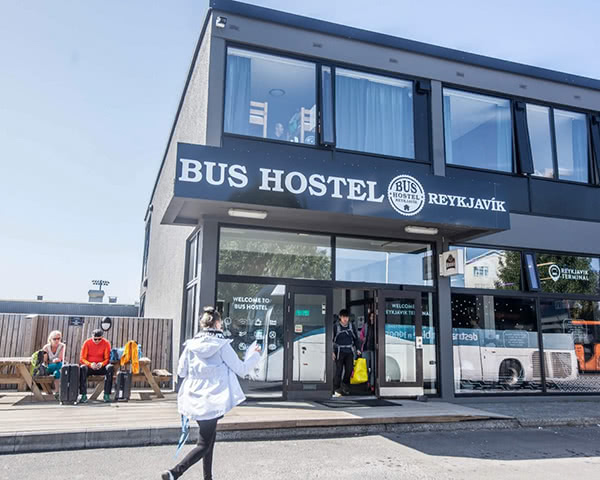 Studienfahrt Bus Hostel Reykjavík: Außenansicht