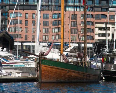 Klassenfahrt Norwegen Hafen Yacht