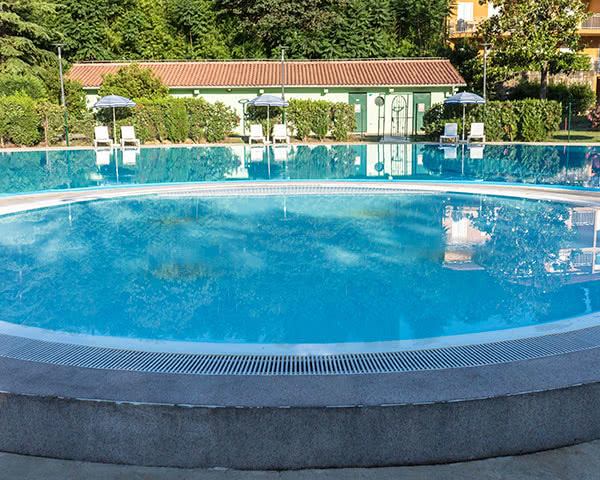 2-Sterne-Hotel Slowenische Adria: Poolanlage Hotel in Strunjan