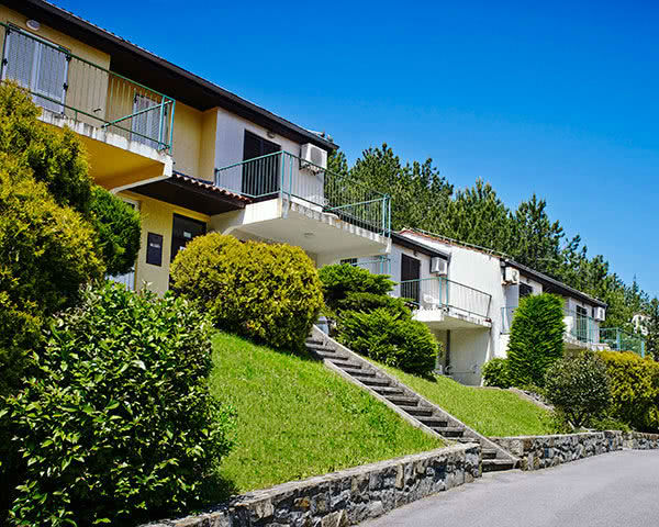 2-Sterne-Hotel Slowenische Adria: Außenansicht Hotelbeispiel in Strunjan