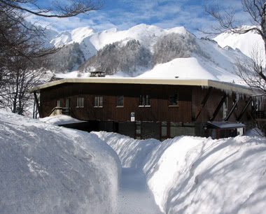 Abifahrt Jugendherberge Le Grand Volcan- Außenansicht Winter