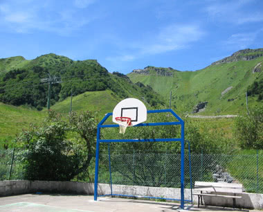 Schülerreise Jugendherberge Le Grand Volcan: Basketballplatz