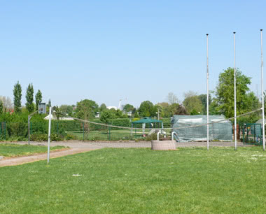 Kursfahrt Jugendherberge Strasbourg- Volleyballplatz