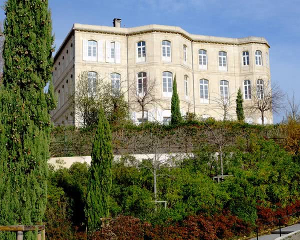 Abschlussfahrten Jugendherberge Château de Bois-Luzy- Außenansicht
