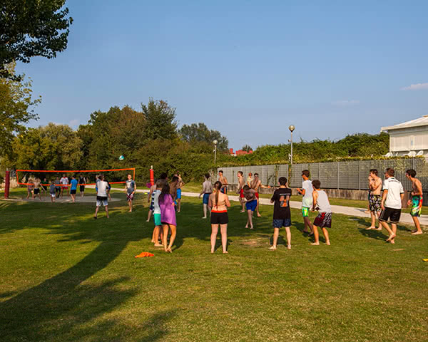 Klassenfahrt Ferienanlage Garda Village ****- Volleyballfeld Ferienanlage Garda Village ****