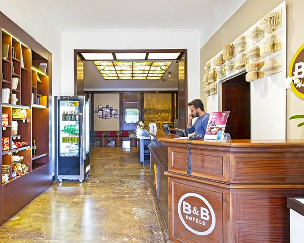 Kursfahrt Hotel 3-Sterne Neapel Zentrum- Empfang Beispielhotel B&B Napoli