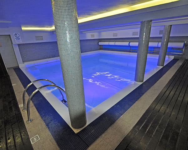Abireise Plus Hostel Florenz: Innenpool