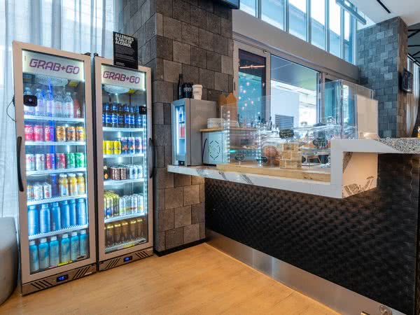 Yotel Miami - Snackautomat und Bar