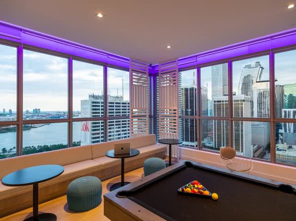 Yotel Miami - Lounge mit Billard