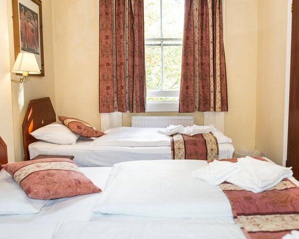 Dolphin Hotel - Mehrbettzimmer