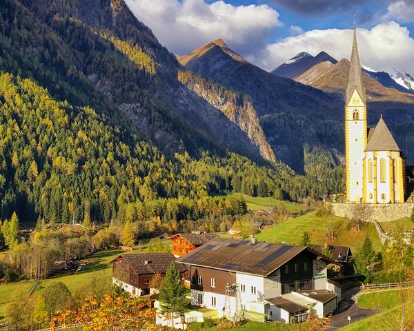 Jugend & Familiengästehaus Heiligenblut - Luftaufnahme