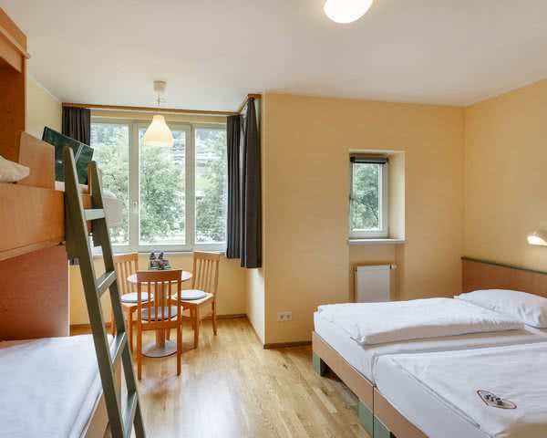JUFA Hotel Kaprun - Mehrbettzimmer ©JUFA Hotels, Harald Eisenberger