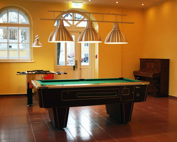 a&o Hostel Wien - Billardzimmer