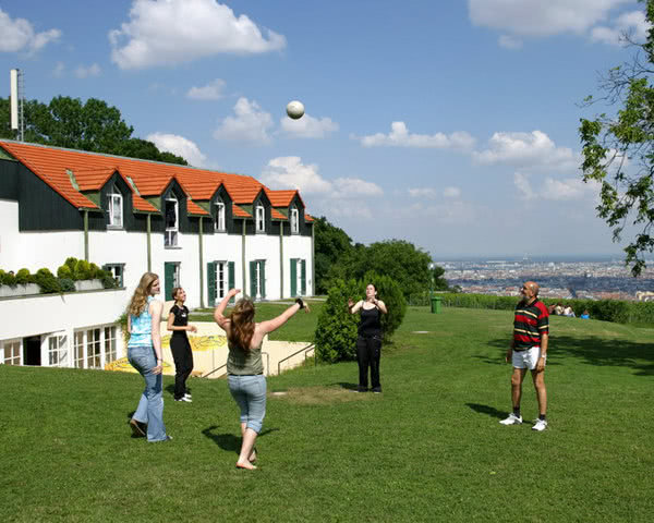 Abifahrten Schlossherberge Wien: Außenansicht