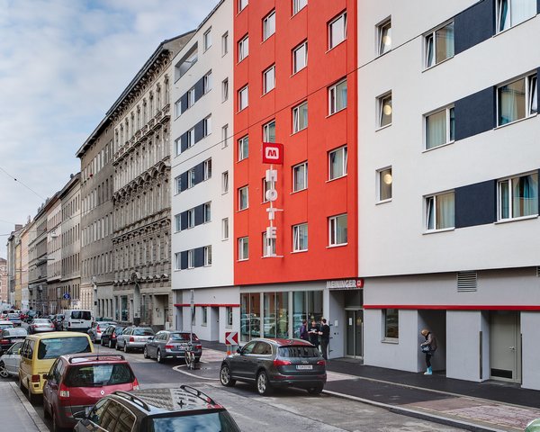 Meininger Hotel Downtown Franz - Außenansicht