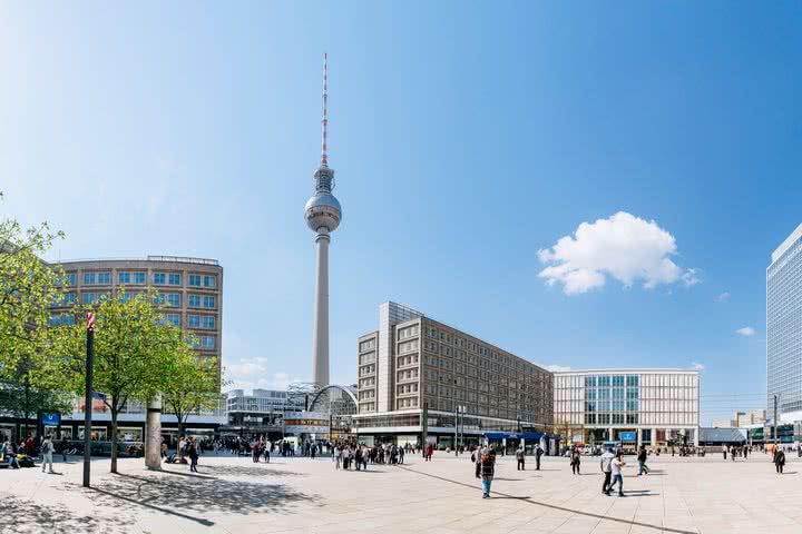 Berliner Fernsehturm - Bodenansicht