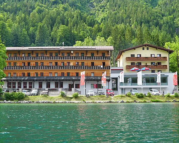 Aktivzentrum Hintersee: Blick von See Aktivzentrum Hintersee