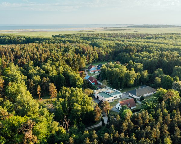 Jugendherberge Born Ibenhorst - Luftaufnahme ©djhmv-Felix-Gaensicke