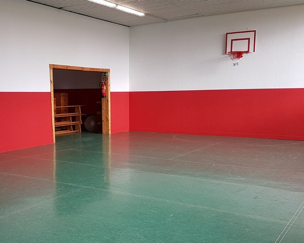 Auszeiteifel Gästehaus - Sporthalle