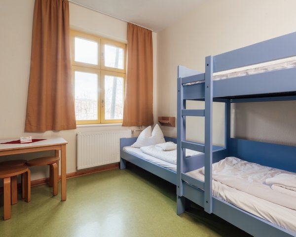 Jugendherberge Greifswald - Dreibettzimmer ©djhmv_DanPetermann_DJH-Greifswald