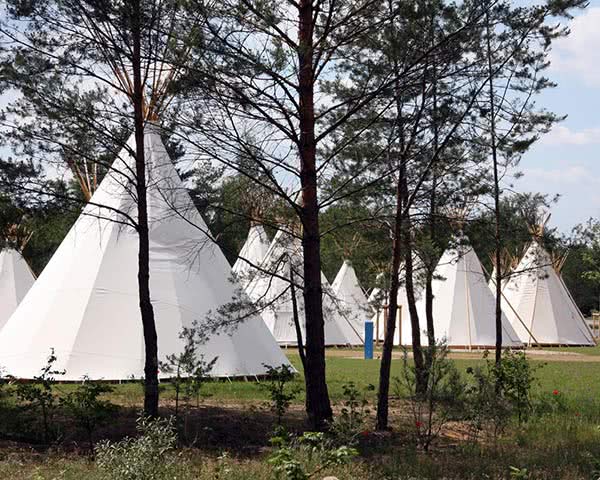 Abireise Tropical Islands: Tipis außen