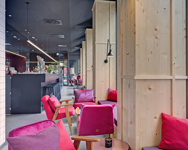 Klassenfahrt Meininger Hotel Leipzig Hauptbahnhof- Lobby Meininger Hotel Leipzig Hauptbahnhof