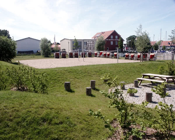 Schulfahrten Maritimes Jugenddorf Wieck: Volleyballplatz