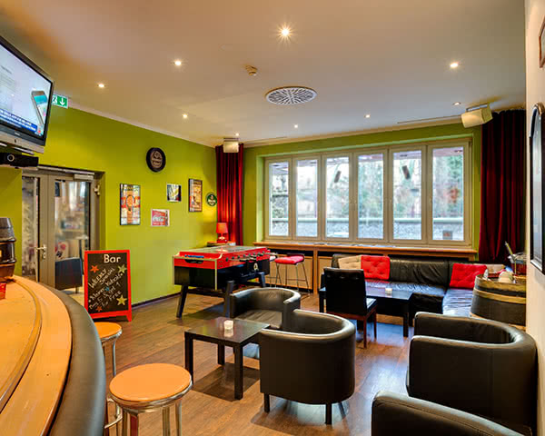 SMARTY Cologne City Center: Lobby mit Bar