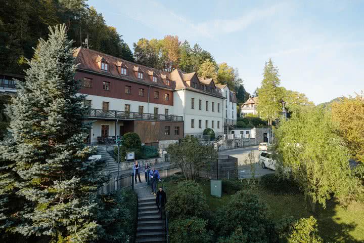 Gästehäuser Felsengrund & Friedensburg - Seitenansicht