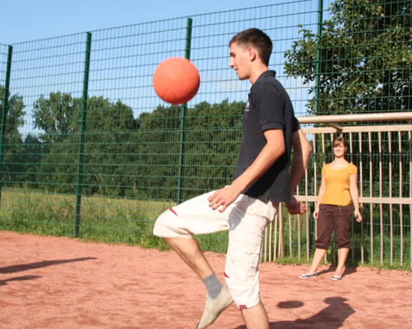Klassenfahrt Jugendherberge Lübben- Basketballplatz Jugendherberge Lübben