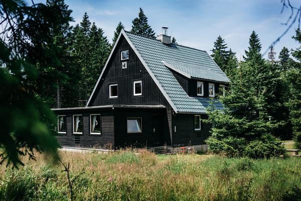 Außenansicht großes Gruppenhaus