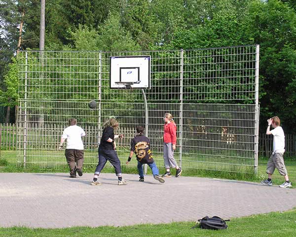 Jugendfahrten Unterkunft Osterode- Basketballplatz