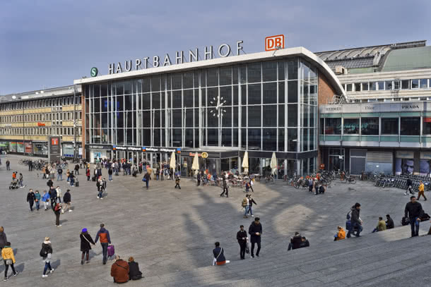 Hauptbahnhof Köln - Anreise per Bus oder Bahn
