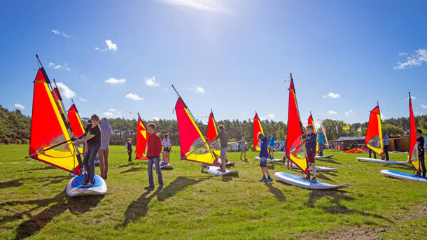 Surfkurs mit der Schulklasse - Trockenübung muss sein!