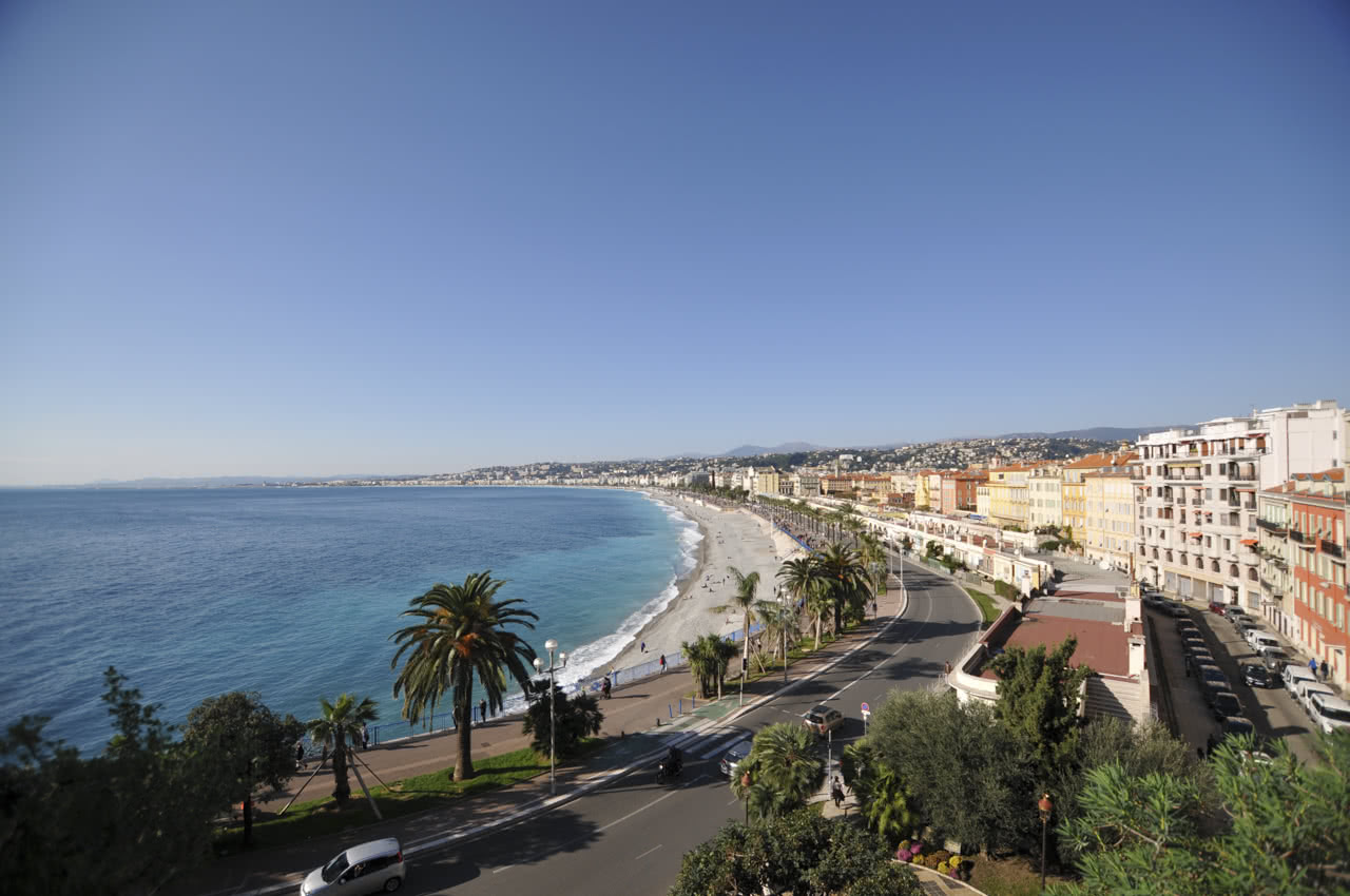 Blick auf die Promenade des Anglais am Abend - © shutterstock.com