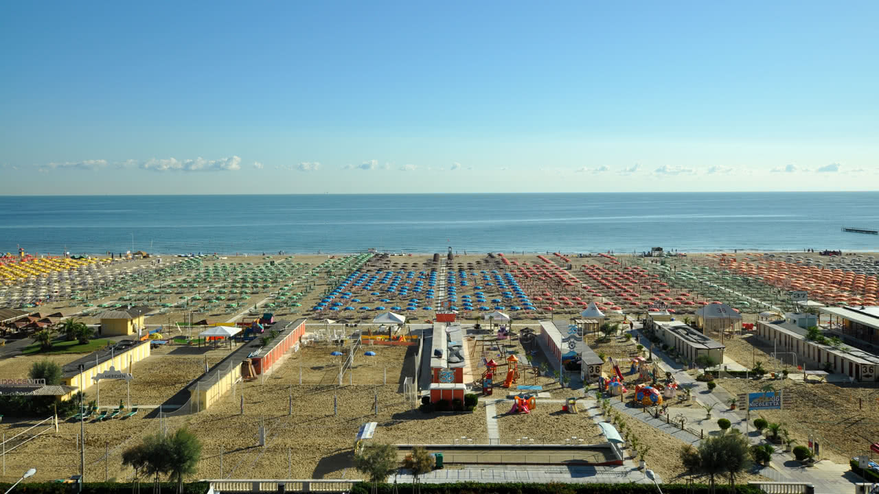 Strand von Rimini am Morgen