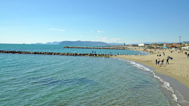 Strand von Marina di Massa