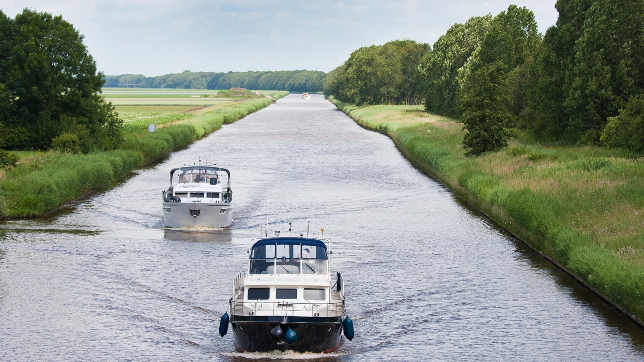 Motorschiffe in Holland