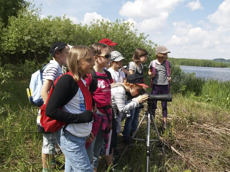 Schüler auf Schulfahrt in der Natur